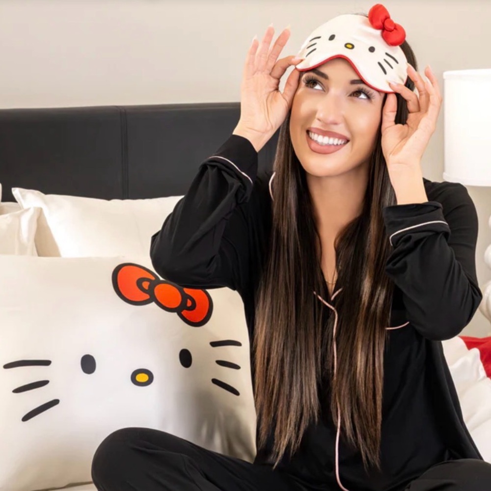 Blissy Hello Kitty Sleep Mask with Red Bow - Picture 5 of 11